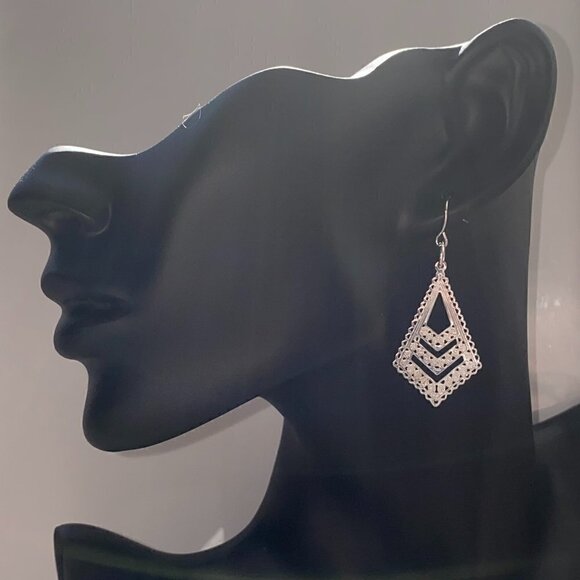 ❤️ Silver Plated Filigree Boho Earrings - Picture 3 of 5